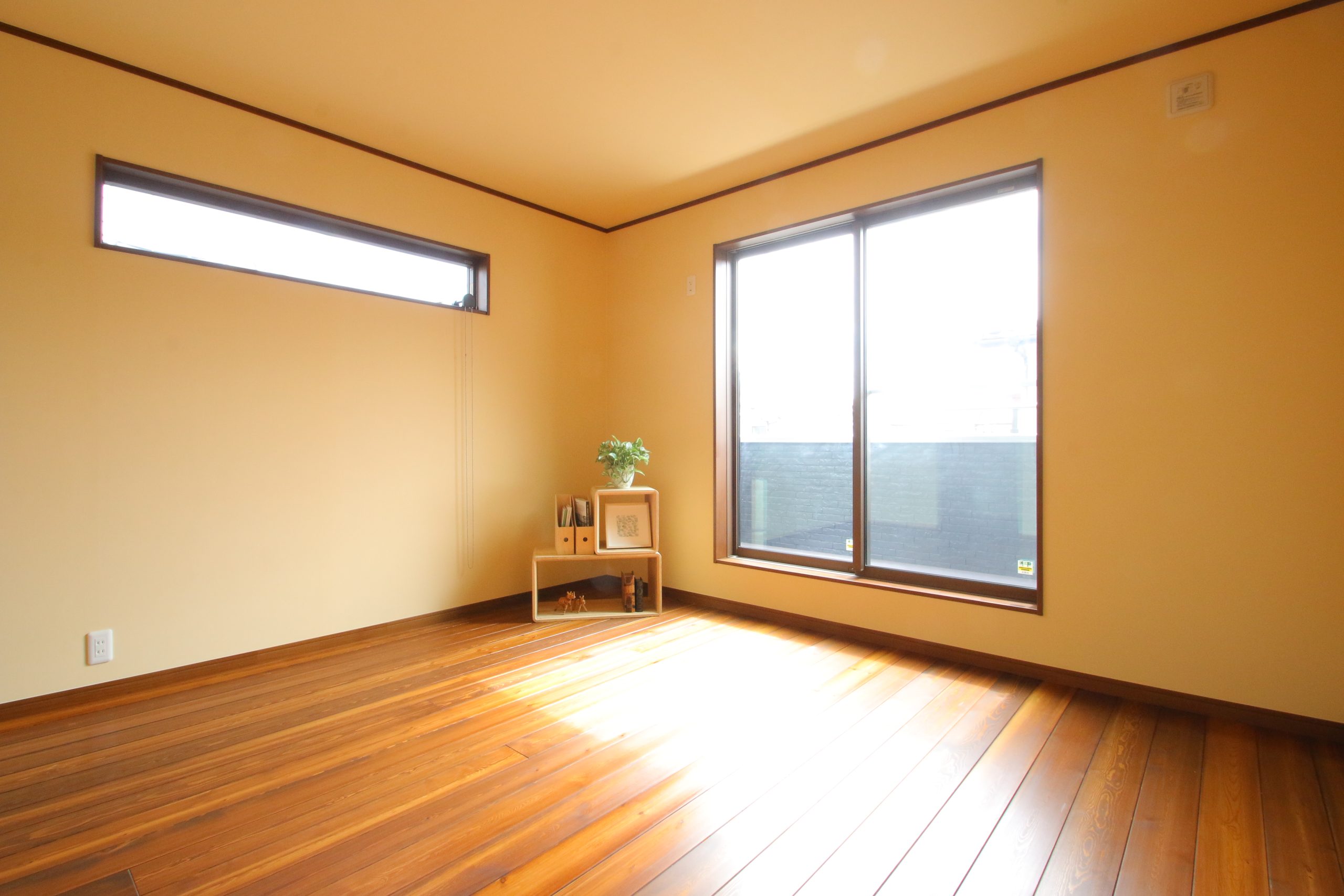 冷蔵庫実験でわかる 無垢床と合板フローリングのヒヤッと感の違い