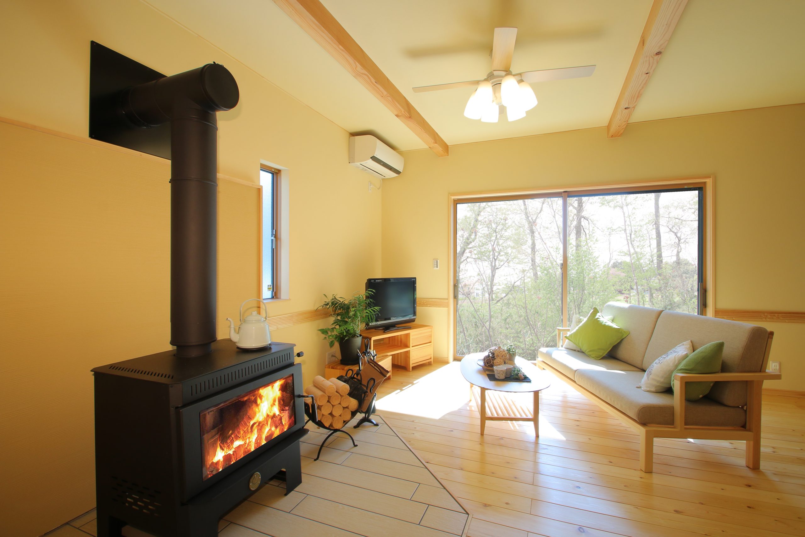 薪ストーブのあるリビング