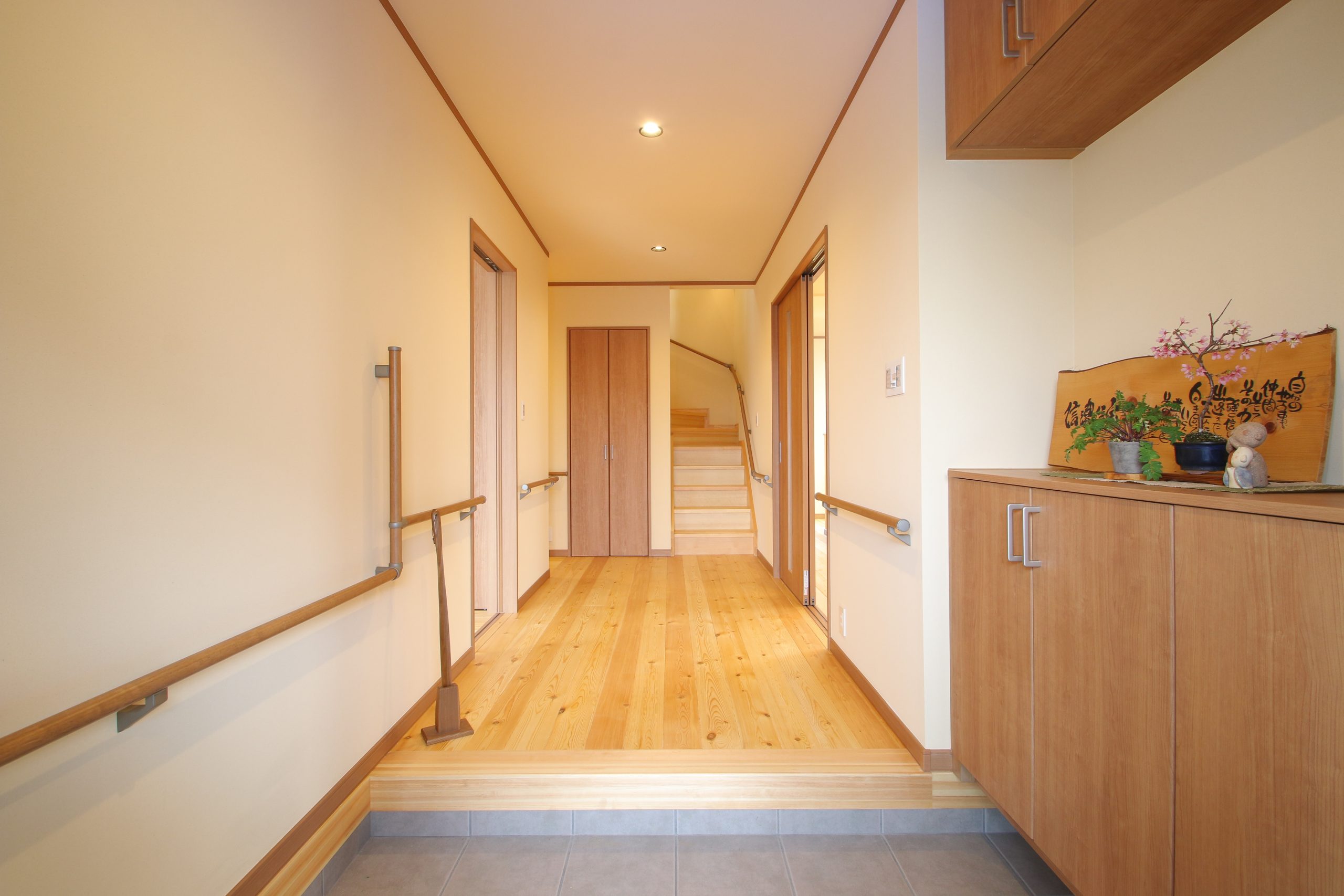 木の玄関　バリアフリー