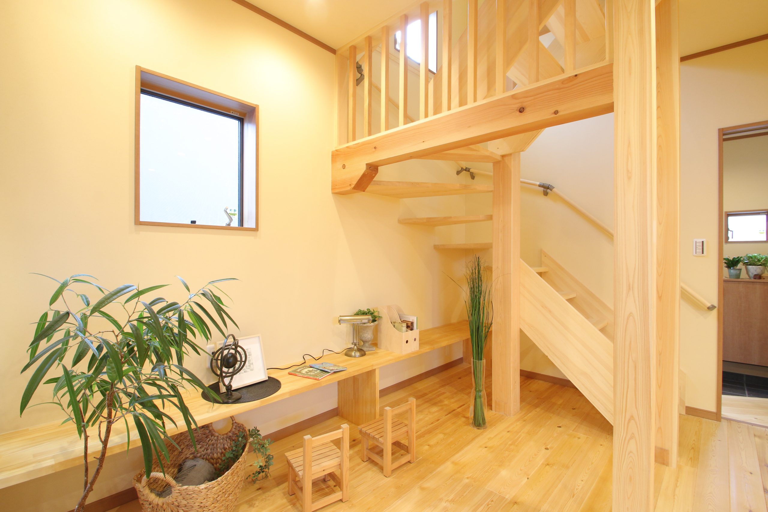 木のスケルトン階段　キッズスペース