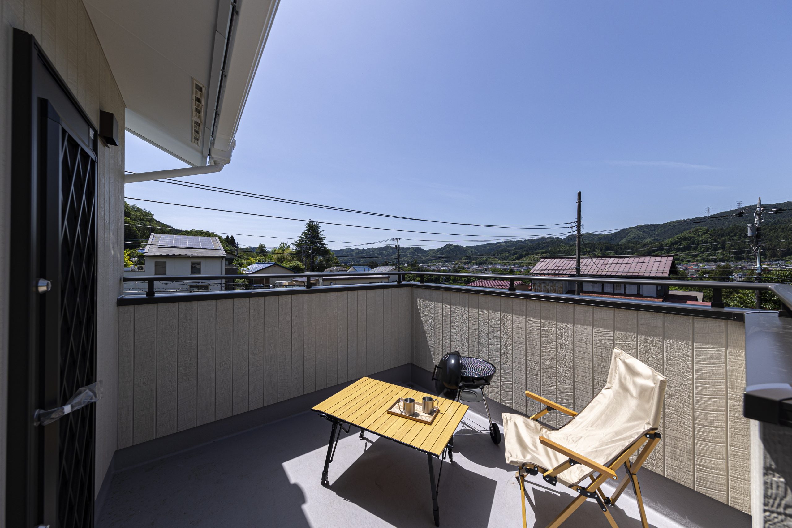 広めのバルコニー　二世帯