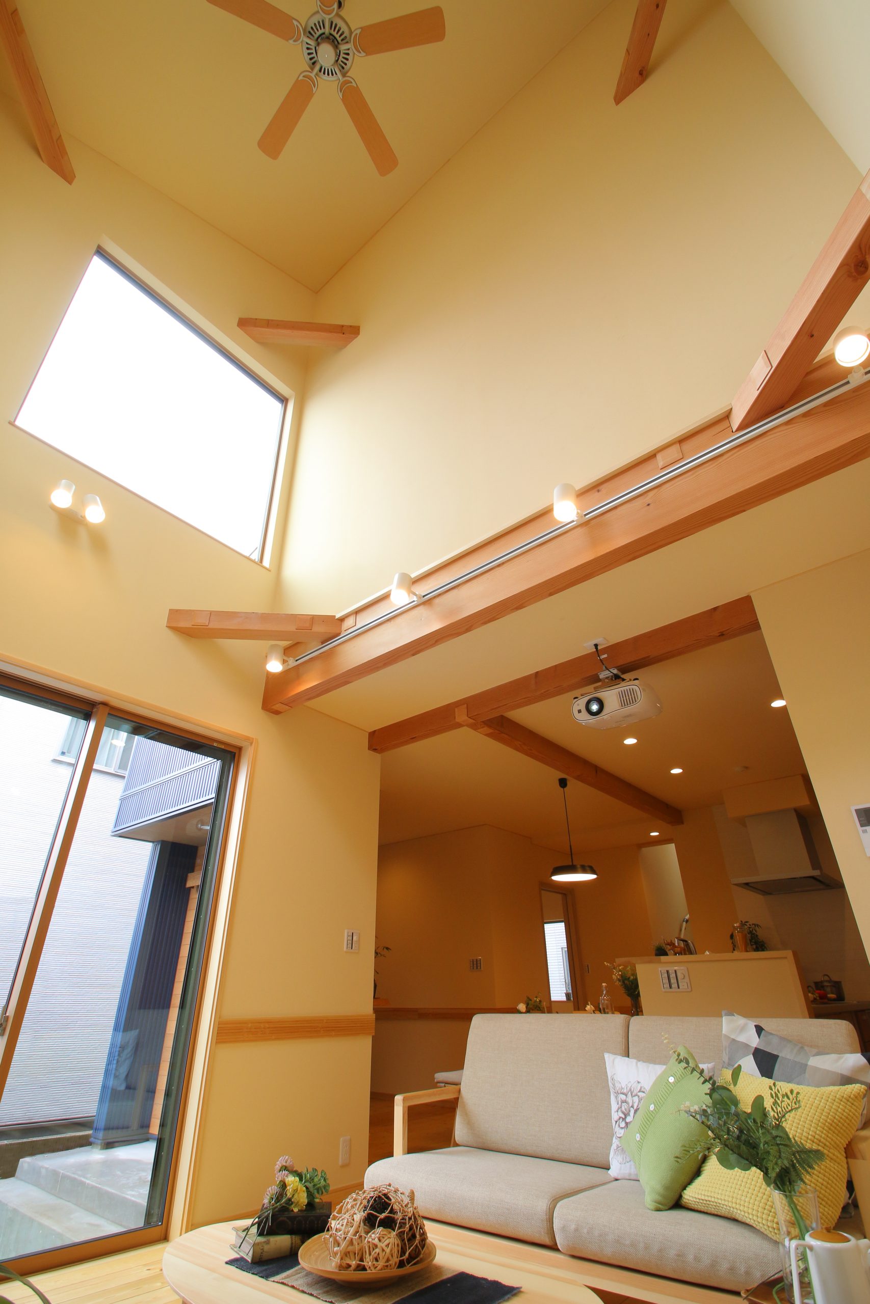 吹き抜けのあるリビング