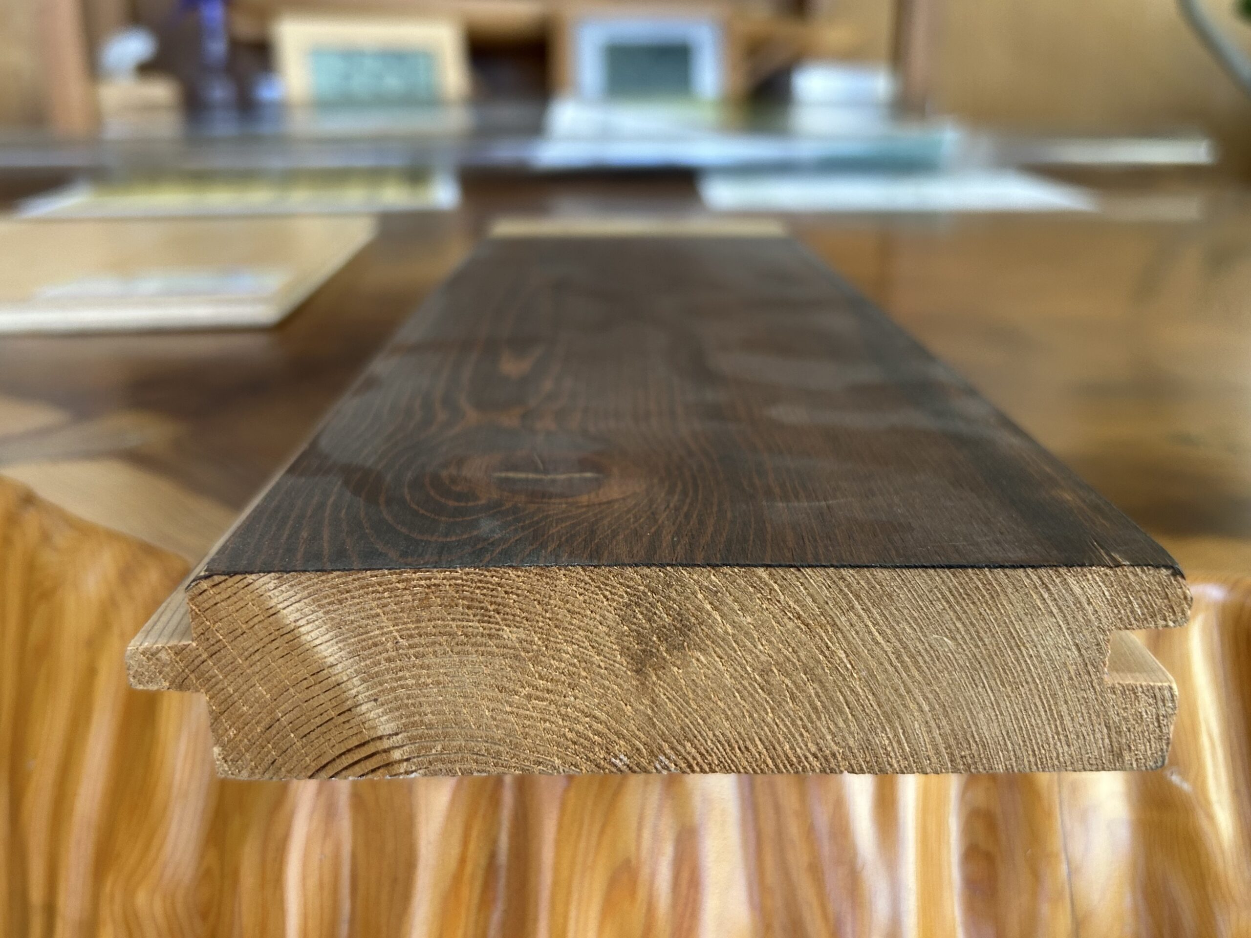 3cmの厚みのある無垢の床板　赤松